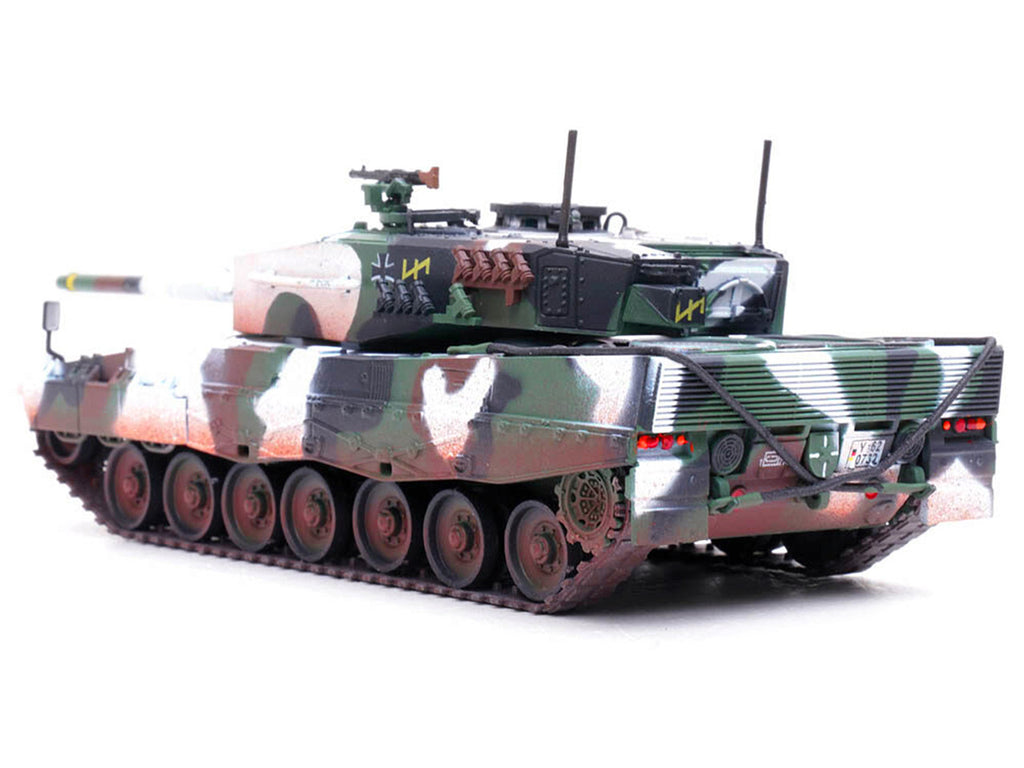 Leopard 2A4 Main Battle Tank with Snorkel "Winter Camouflage" German Army "Armor Premium" Series 1/72 Diecast Model by Panzerkampf - image 4