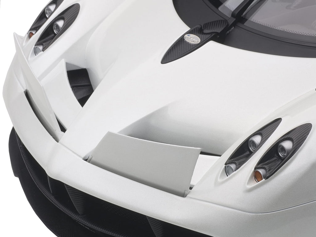 Pagani Huayra White 1/12 Model Car by Autoart - image 2