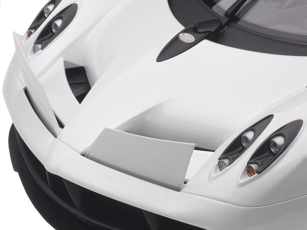 Pagani Huayra White 1/12 Model Car by Autoart - image 2