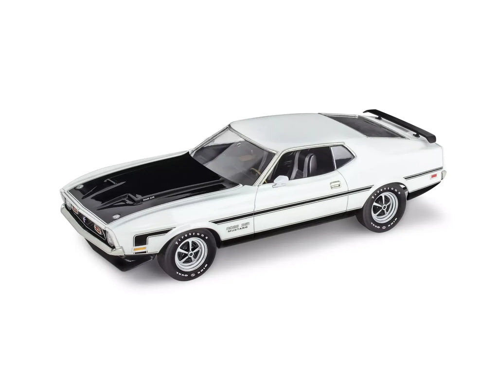 Level 4 Model Kit 1971 Ford Mustang Boss 351 1/25 Scale Model by Revell - image 4
