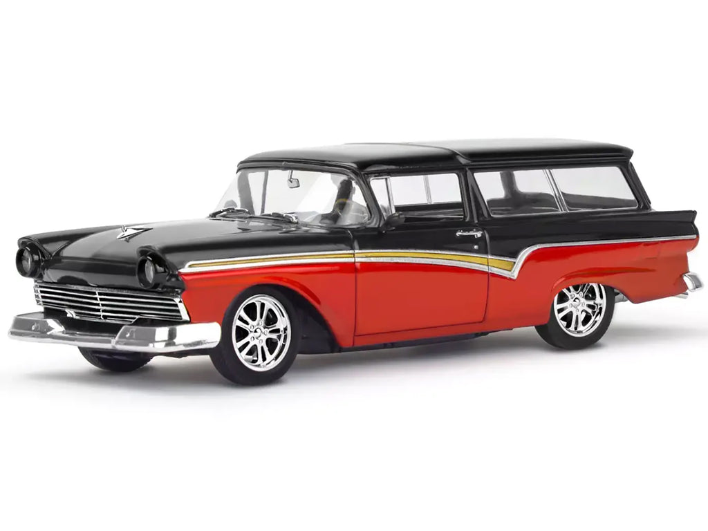 Level 5 Model Kit 1957 Ford Del Rio Ranch Wagon 2-in-1 Kit 1/25 Scale Model by Revell - image 2