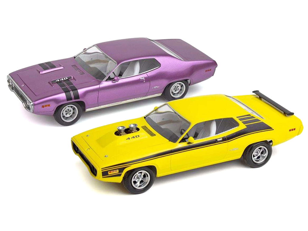 Level 4 Model Kit 1971 Plymouth GTX Street Machine 2-in-1 Kit 1/24 Scale Model by Revell