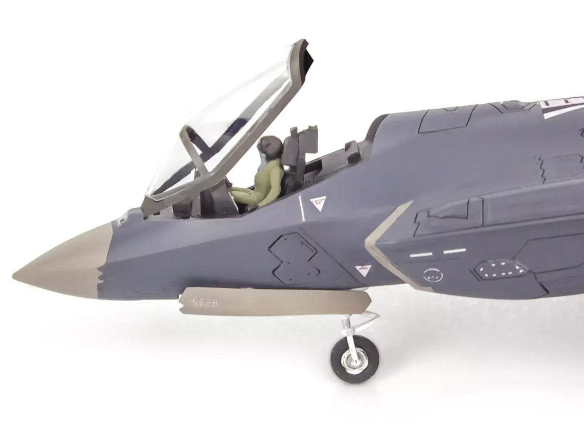 Level 4 Model Kit Lockheed Martin F-35A Lightning II Aircraft 1/72 Scale Model by Revell - image 2