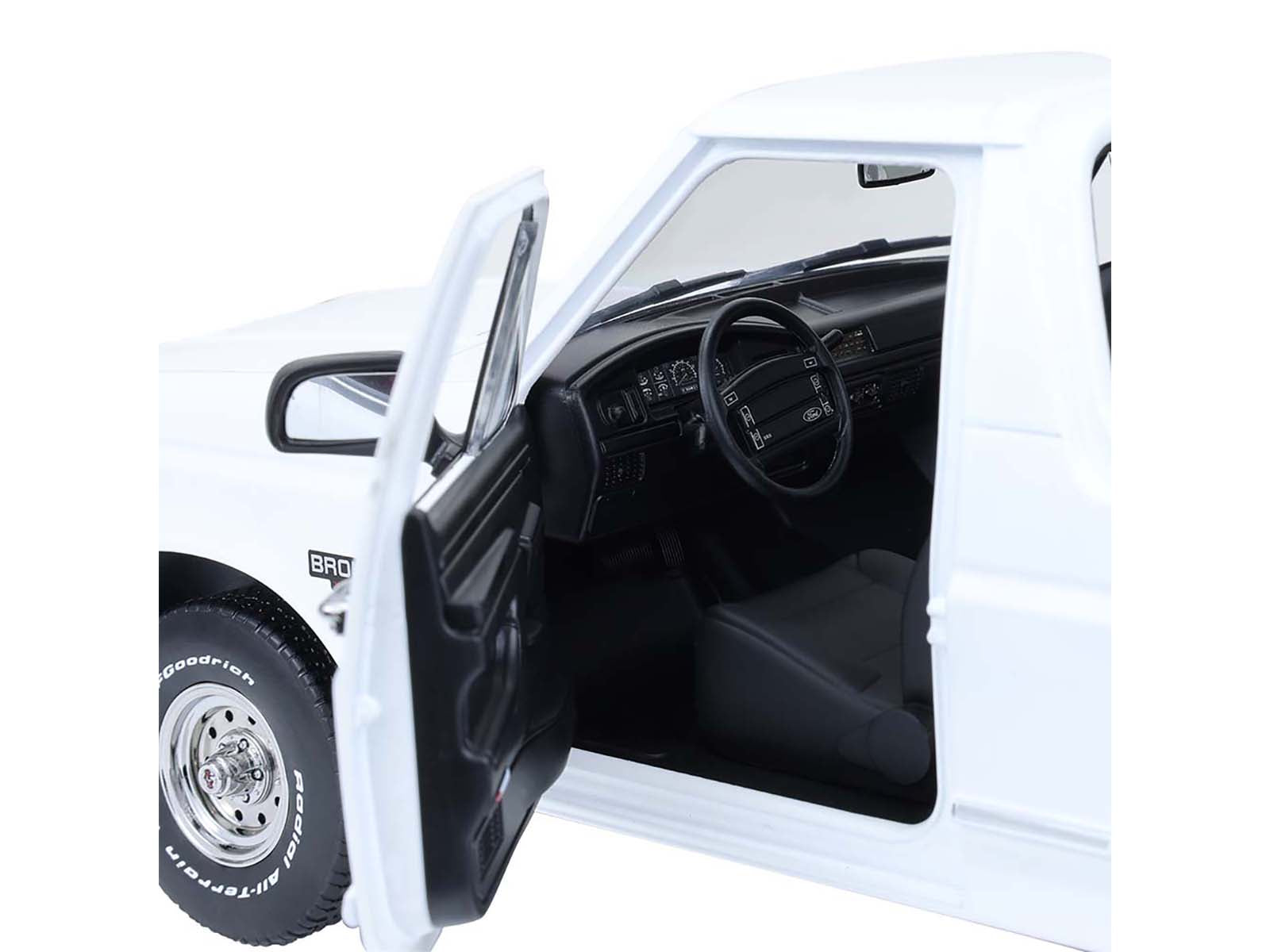 1993 Ford Bronco XLT Oxford White "Artisan Collection" 1/18 Diecast Model Car by Greenlight - image 2