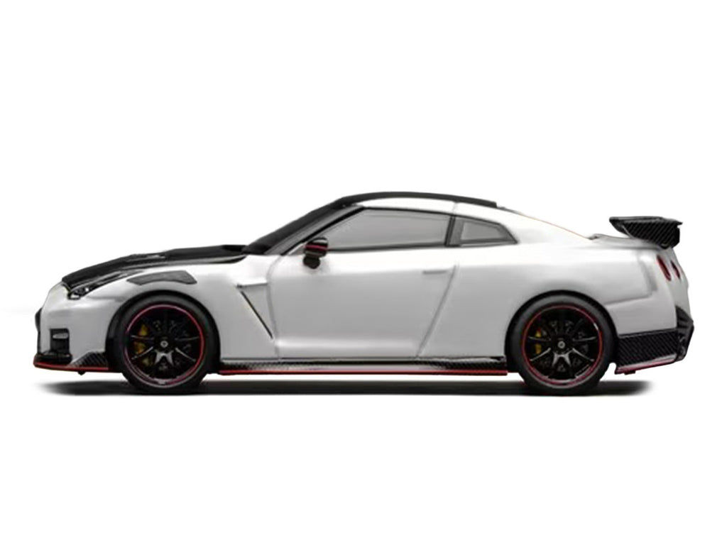 2022 Nissan GT-R Nismo (R35) RHD (Right Hand Drive) Brilliant White Pearl with Carbon Hood and Top "Senior 64" Series 1/64 Diecast Model Car by MotorHelix