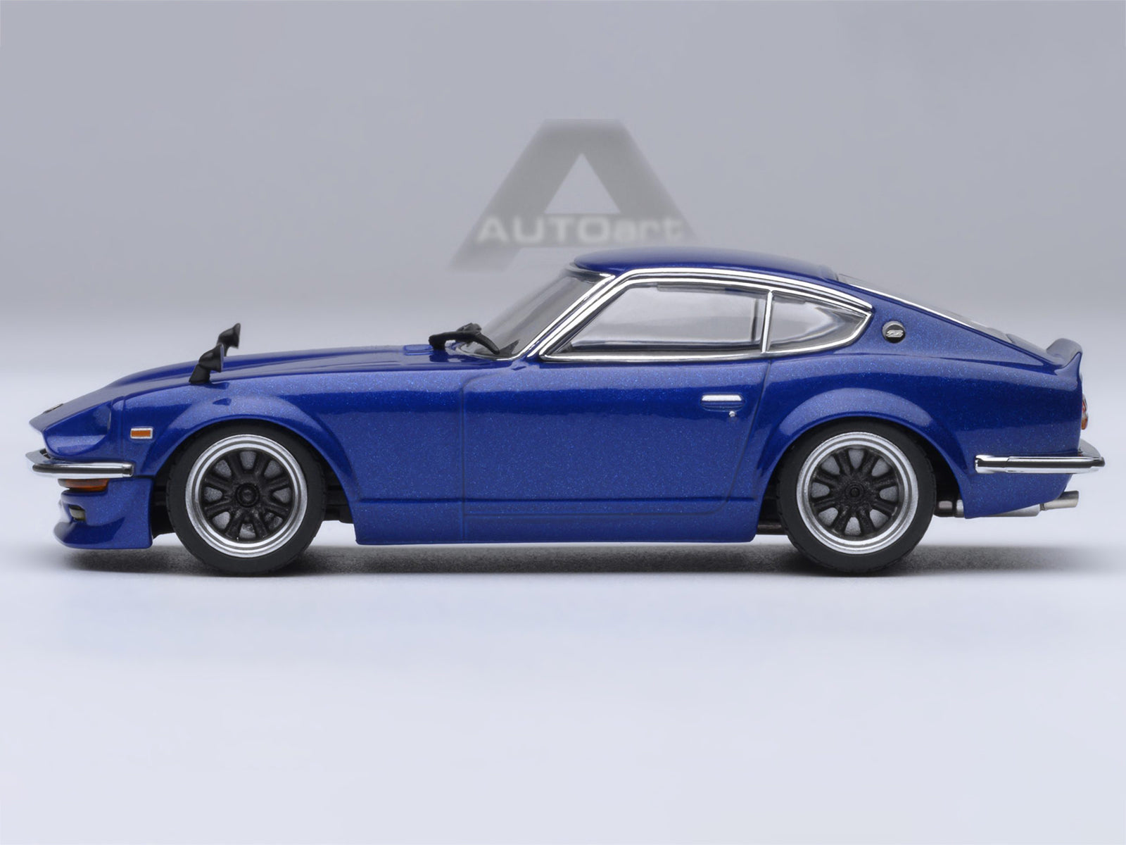 Nissan Fairlady Z RHD (Right Hand Drive) "Akuma No Z" Blue Metallic "Wangan Midnight - Comic #1 Version" Manga 1/64 Model Car by Autoart - image 2