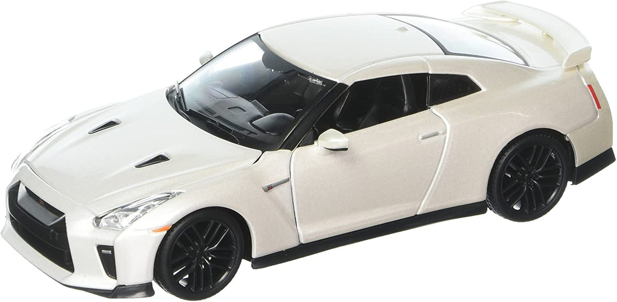 2017 Nissan GT-R R35 White 1/24 Diecast Model Car by Bburago