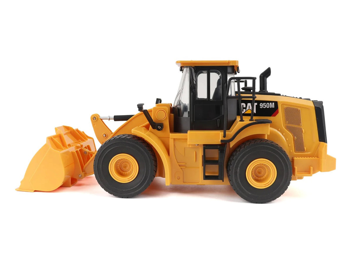 Radio Control CAT Caterpillar 950M Wheel Loader Yellow "Construction RC" Series 1/24 Model by Diecast Masters - image 2