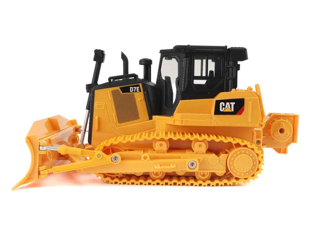Radio Control CAT Caterpillar D7E Bulldozer Yellow "Construction RC" Series 1/24 Model by Diecast Masters - image 2