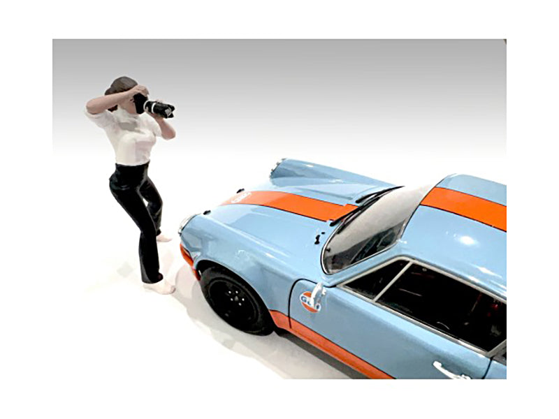 "Photographers" Figure #2 for 1/24 Scale Models by American Diorama - image 2