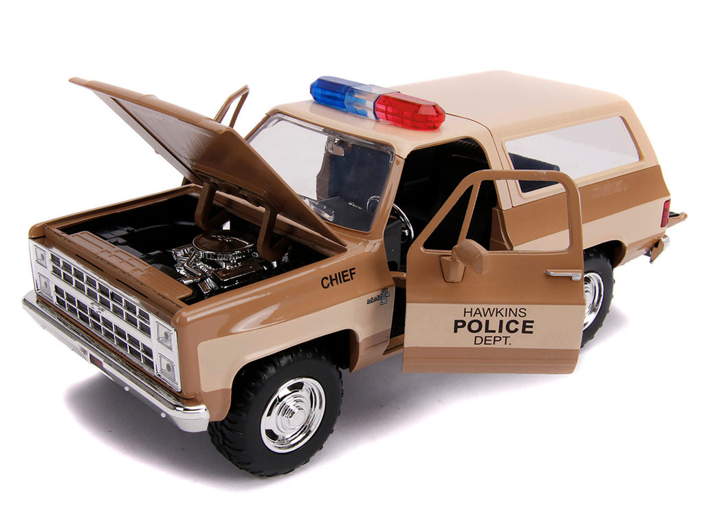 Hopper's Chevrolet Blazer with Police Badge "Hawkins Police Dept." "Stranger Things" (2016) TV Series 1/24 Diecast Model Car by Jada - image 2