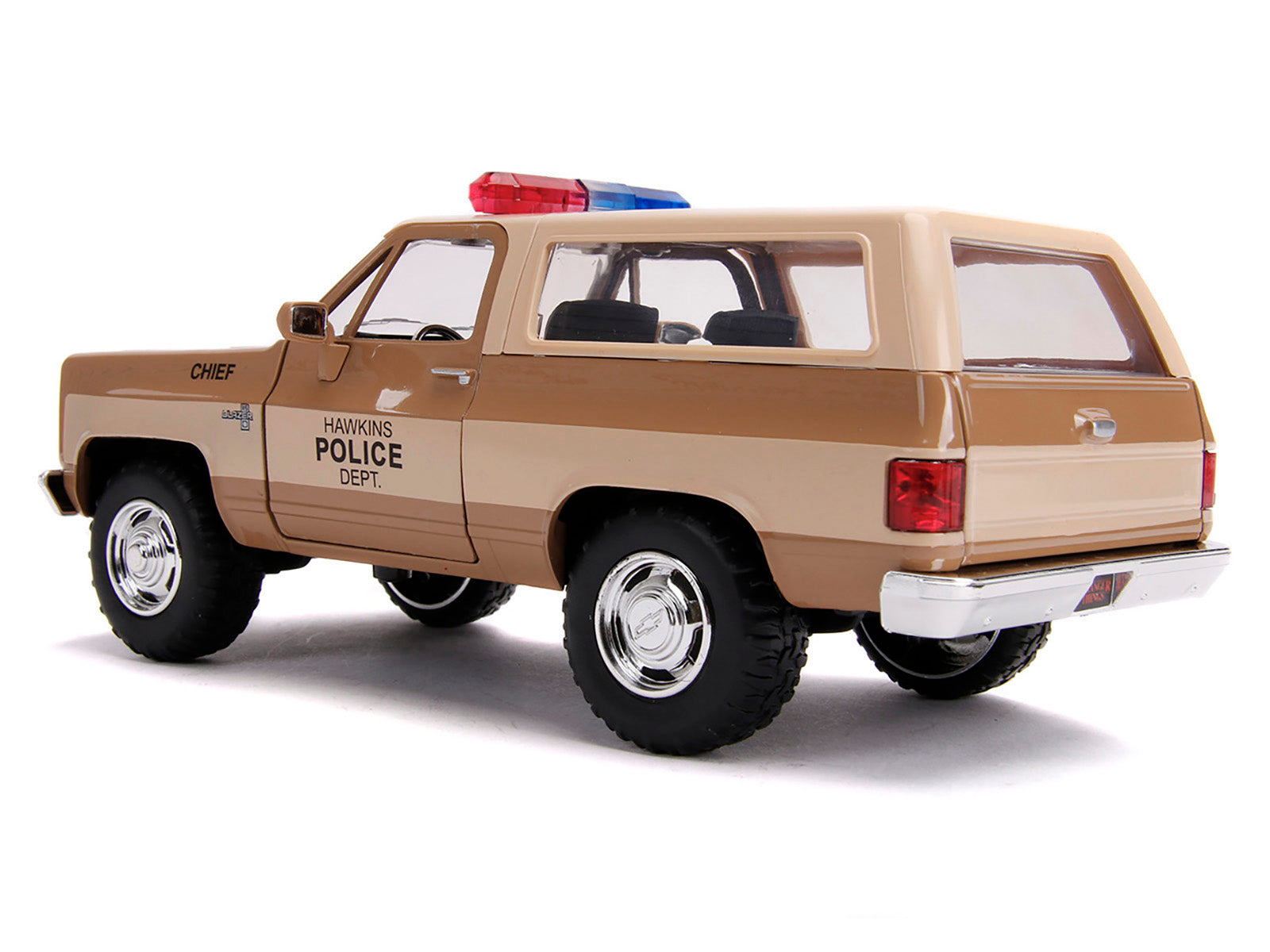 Hopper's Chevrolet Blazer with Police Badge "Hawkins Police Dept." "Stranger Things" (2016) TV Series 1/24 Diecast Model Car by Jada - image 5