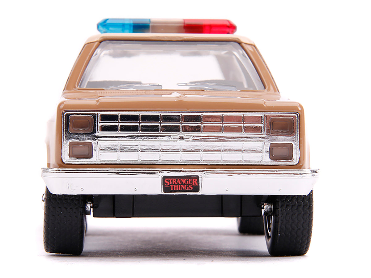 Hopper's Chevrolet Blazer "Hawkins Police Dept." "Stranger Things" (2016) TV Series "Hollywood Rides" 1/32 Diecast Model Car by Jada - image 5