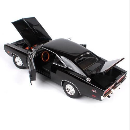 1969 Dodge Charger R/T Black 1/18 Diecast Model Car by Maisto - image 3