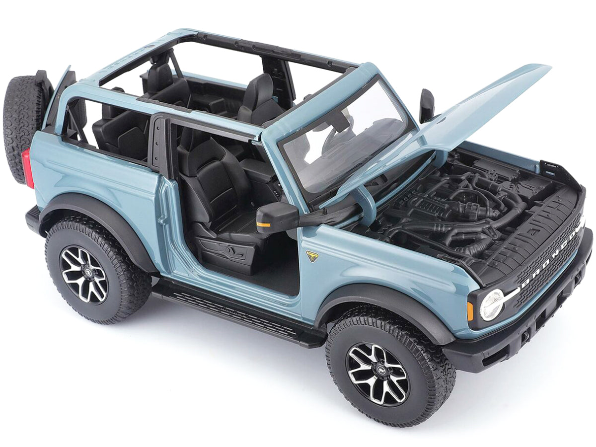 2021 Ford Bronco Badlands Blue "Special Edition" 1/18 Diecast Model Car by Maisto - image 2