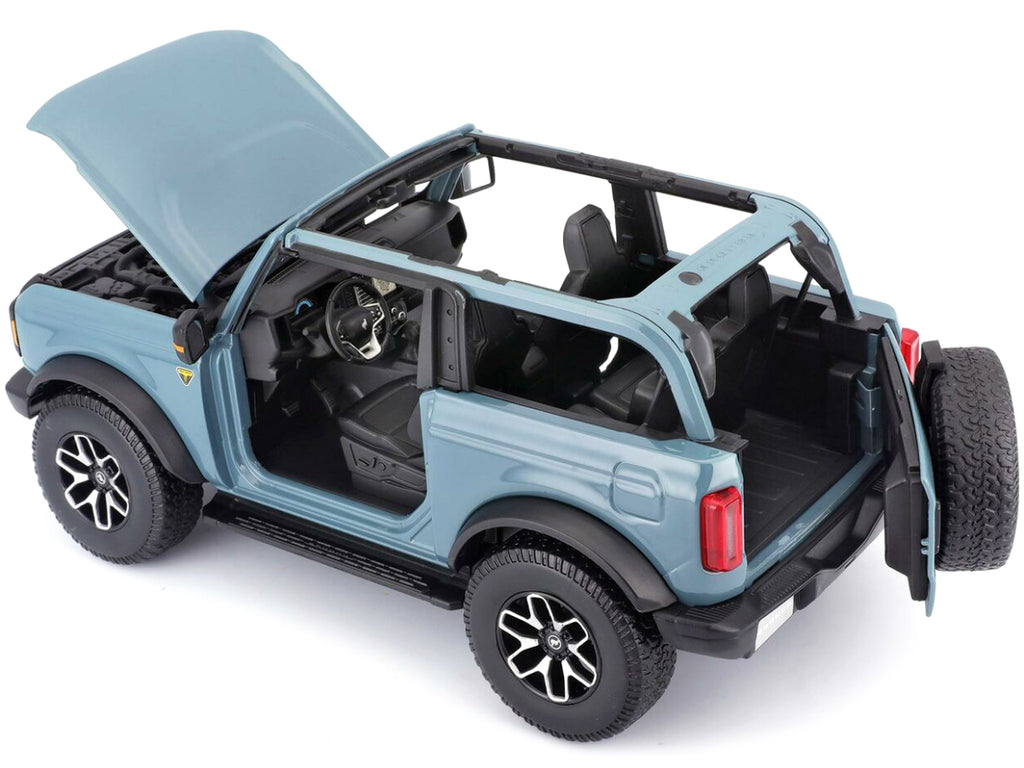 2021 Ford Bronco Badlands Blue "Special Edition" 1/18 Diecast Model Car by Maisto - image 3