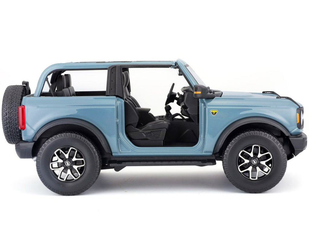 2021 Ford Bronco Badlands Blue "Special Edition" 1/18 Diecast Model Car by Maisto - image 4