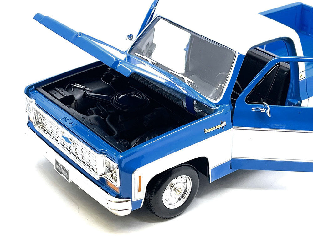 1974 Chevrolet C10 Cheyenne Super Pickup Truck Blue and White "Special Edition" Series 1/18 Diecast Model Car by Maisto - image 3