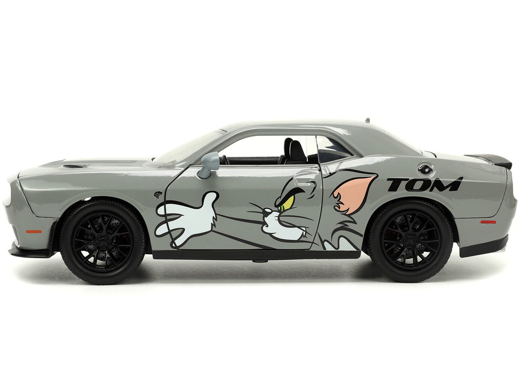 2015 Dodge Challenger Hellcat Gray with "Tom" Graphics and Jerry Diecast Figure "Tom and Jerry" "Hollywood Rides" Series 1/24 Diecast Model Car by Jada - image 3