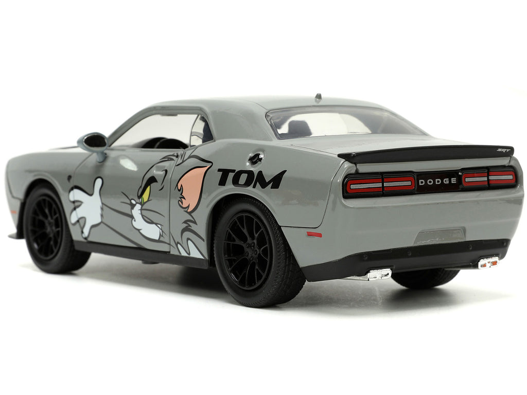 2015 Dodge Challenger Hellcat Gray with "Tom" Graphics and Jerry Diecast Figure "Tom and Jerry" "Hollywood Rides" Series 1/24 Diecast Model Car by Jada - image 5