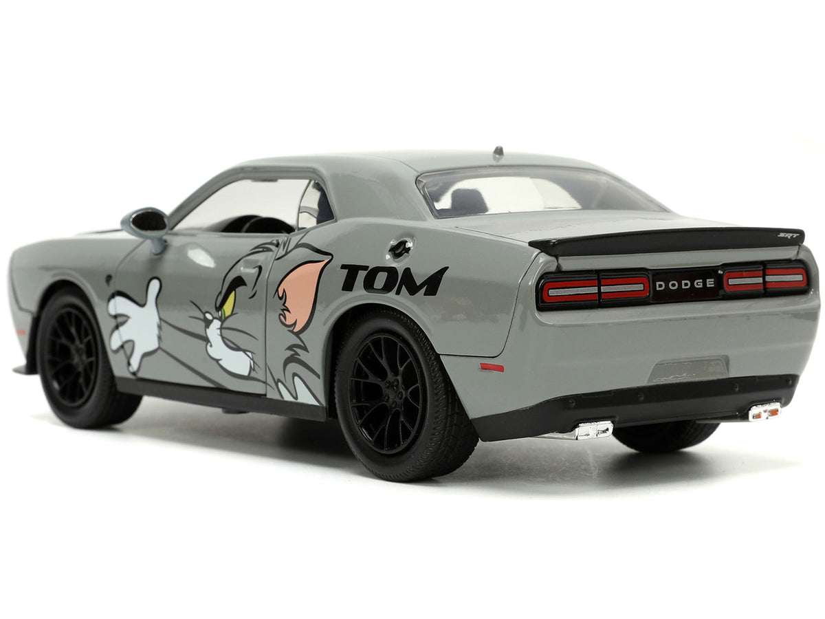 2015 Dodge Challenger Hellcat Gray with "Tom" Graphics and Jerry Diecast Figure "Tom and Jerry" "Hollywood Rides" Series 1/24 Diecast Model Car by Jada - image 5
