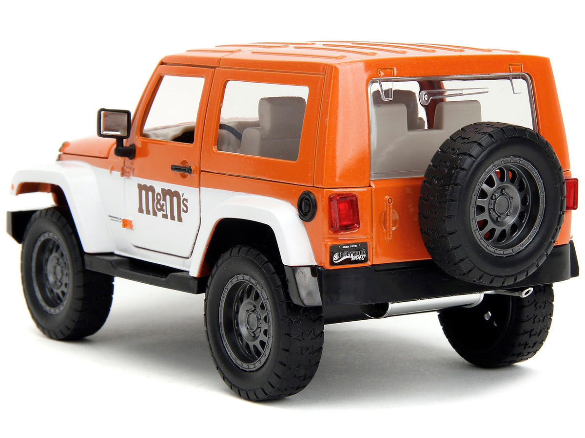 2007 Jeep Wrangler Orange Metallic and White and Orange M&M Diecast Figure "M&M's" "Hollywood Rides" Series 1/24 Diecast Model Car by Jada - image 4