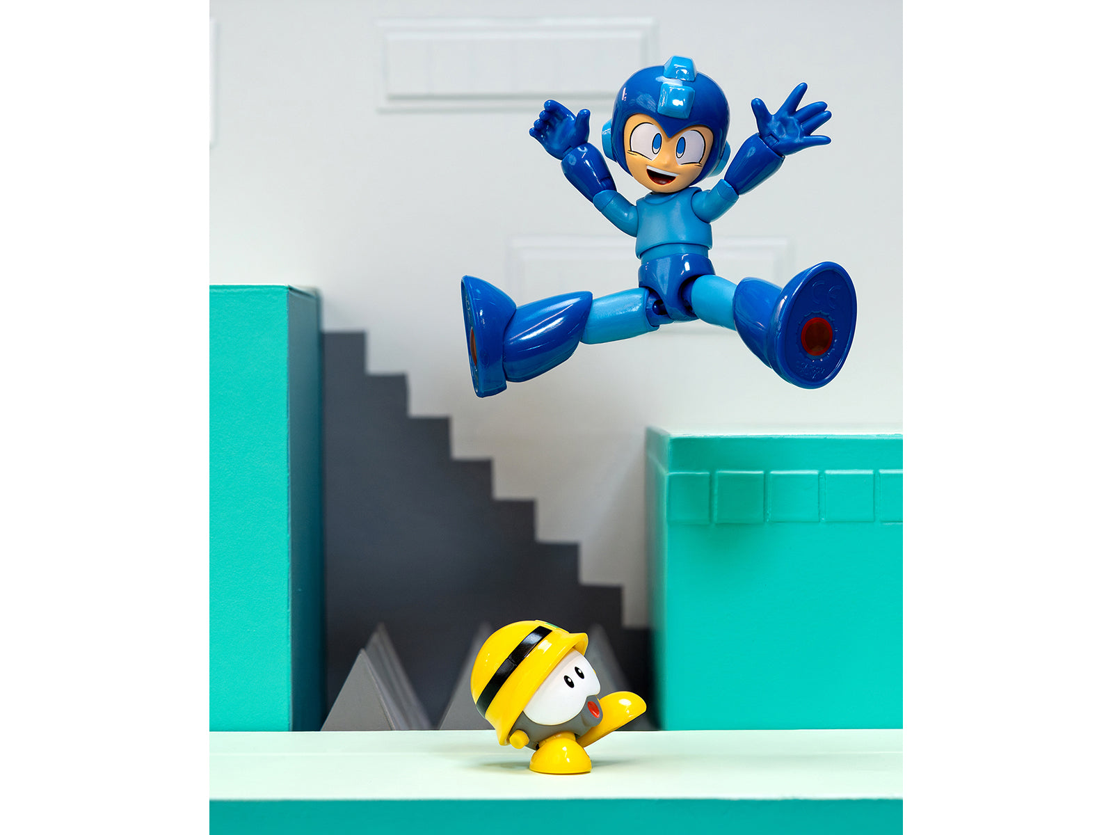 Mega Man 4.5" Moveable Figure (Deluxe Version) with Accessories and Alternate Head and Hands "Mega Man" (1987) Video Game Model by Jada - image 4
