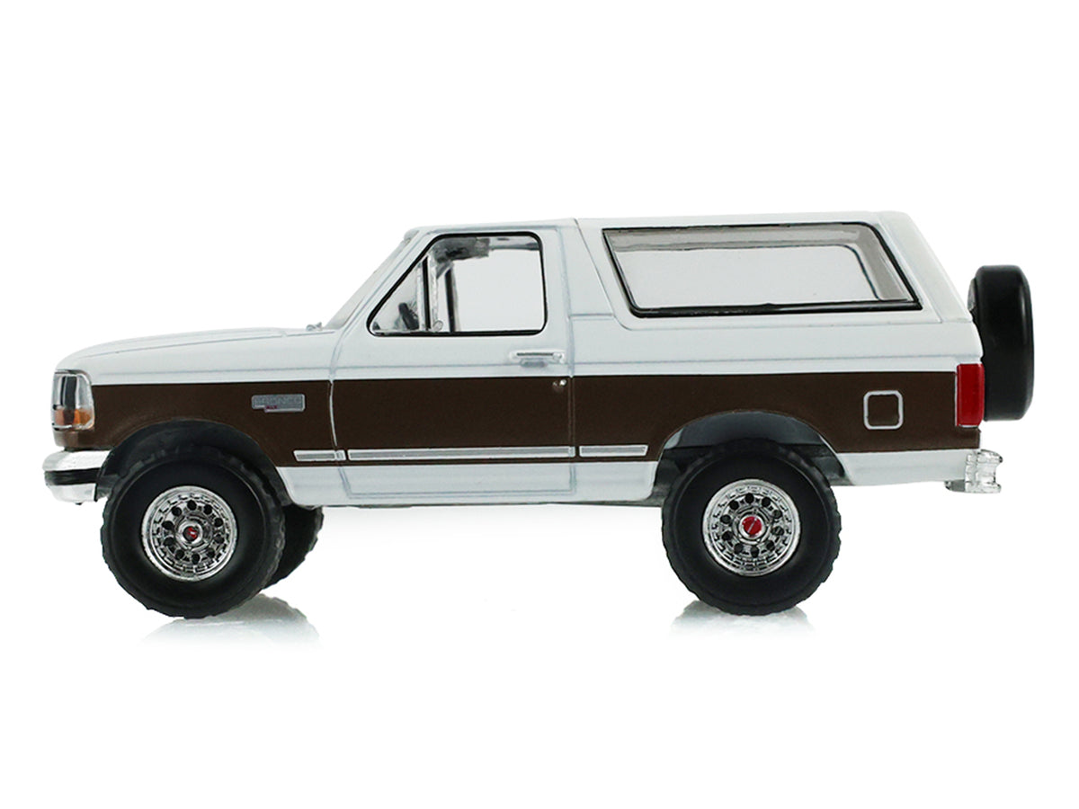 1993 Ford Bronco XLT Oxford White with Medium Mocha Side Stripes "Blue Collar Collection" Series 15 1/64 Diecast Model Car by Greenlight - image 2