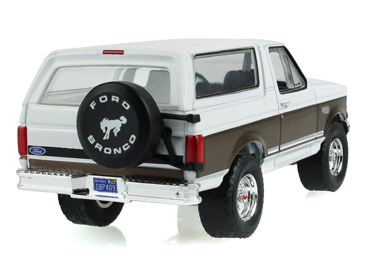 1993 Ford Bronco XLT Oxford White with Medium Mocha Side Stripes "Blue Collar Collection" Series 15 1/64 Diecast Model Car by Greenlight - image 3