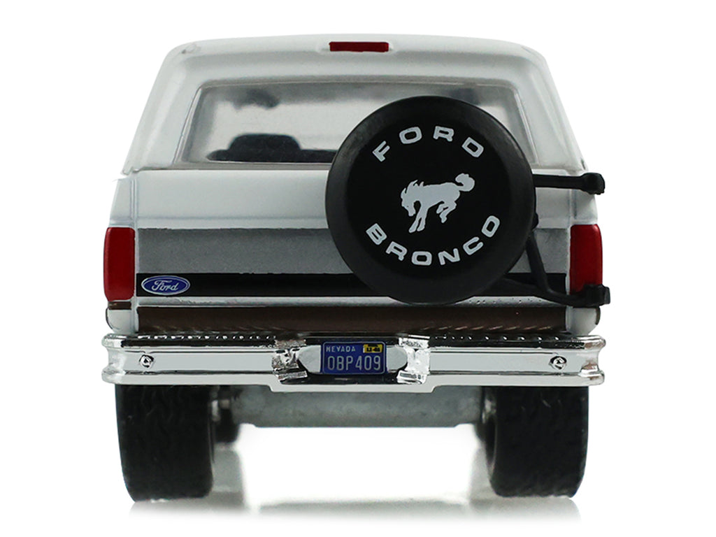 1993 Ford Bronco XLT Oxford White with Medium Mocha Side Stripes "Blue Collar Collection" Series 15 1/64 Diecast Model Car by Greenlight - image 5