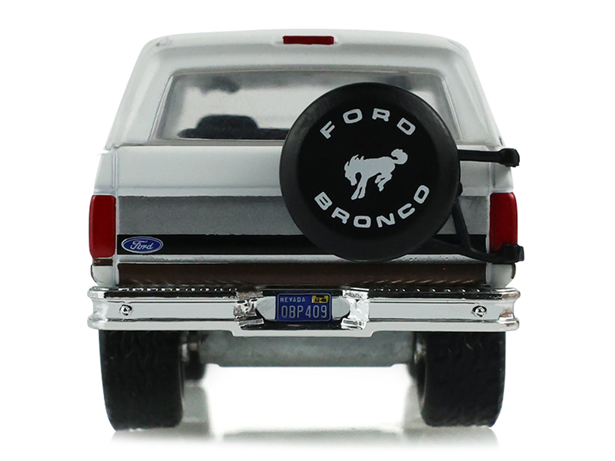 1993 Ford Bronco XLT Oxford White with Medium Mocha Side Stripes "Blue Collar Collection" Series 15 1/64 Diecast Model Car by Greenlight - image 5