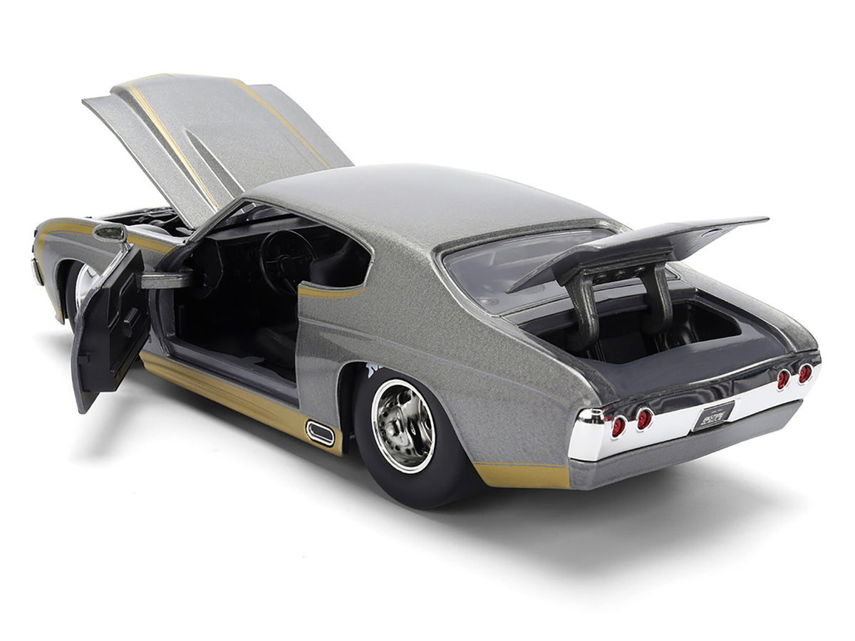 1971 Chevrolet Chevelle SS "Hurst" Gray Metallic with Gold Stripes "Bigtime Muscle" Series 1/24 Diecast Model Car by Jada - image 4