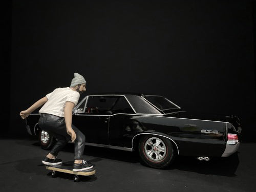 Skateboarder Figurine II for 1/24 Scale Models by American Diorama - image 3