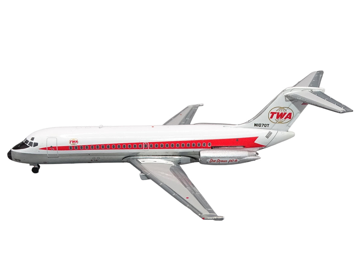 McDonnell Douglas DC-9-15 Commercial Aircraft "Trans World Airlines" (N1070T) White with Red Stripes 1/400 Diecast Model by V1:400 - image 3