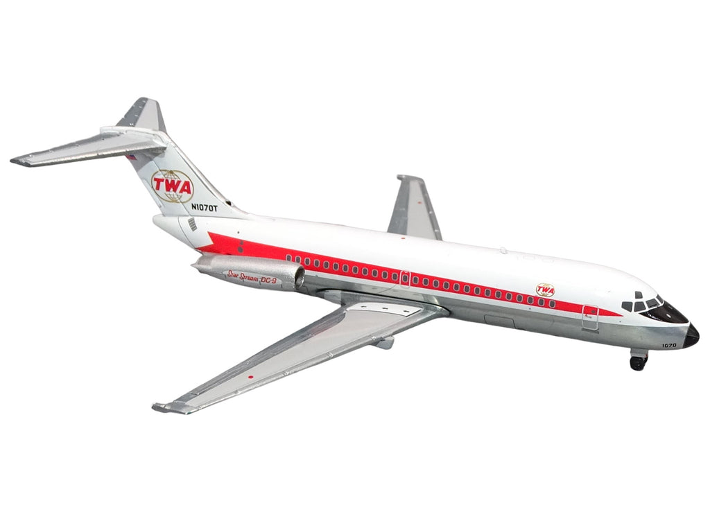 McDonnell Douglas DC-9-15 Commercial Aircraft "Trans World Airlines" (N1070T) White with Red Stripes 1/400 Diecast Model by V1:400 - image 4