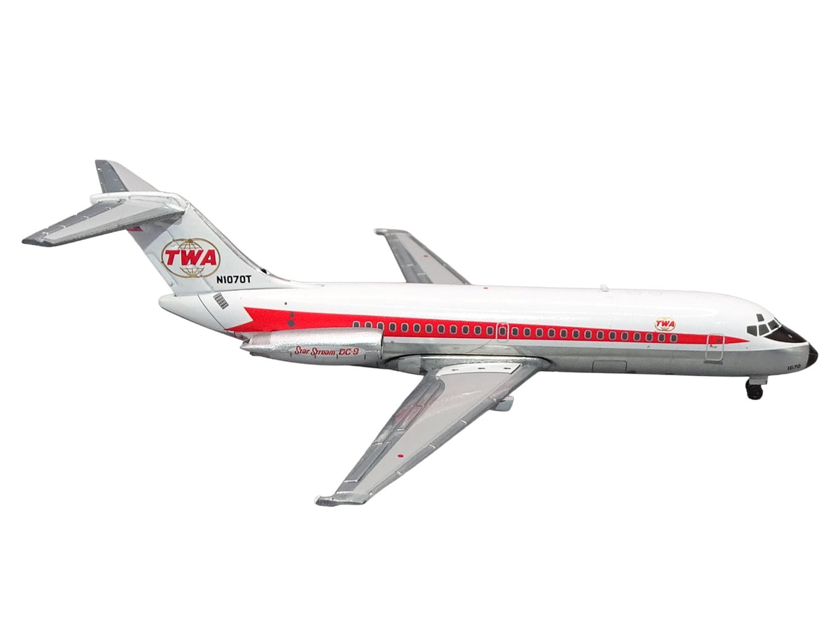 McDonnell Douglas DC-9-15 Commercial Aircraft "Trans World Airlines" (N1067T) White with Red Stripes 1/400 Diecast Model by V1:400 - image 3
