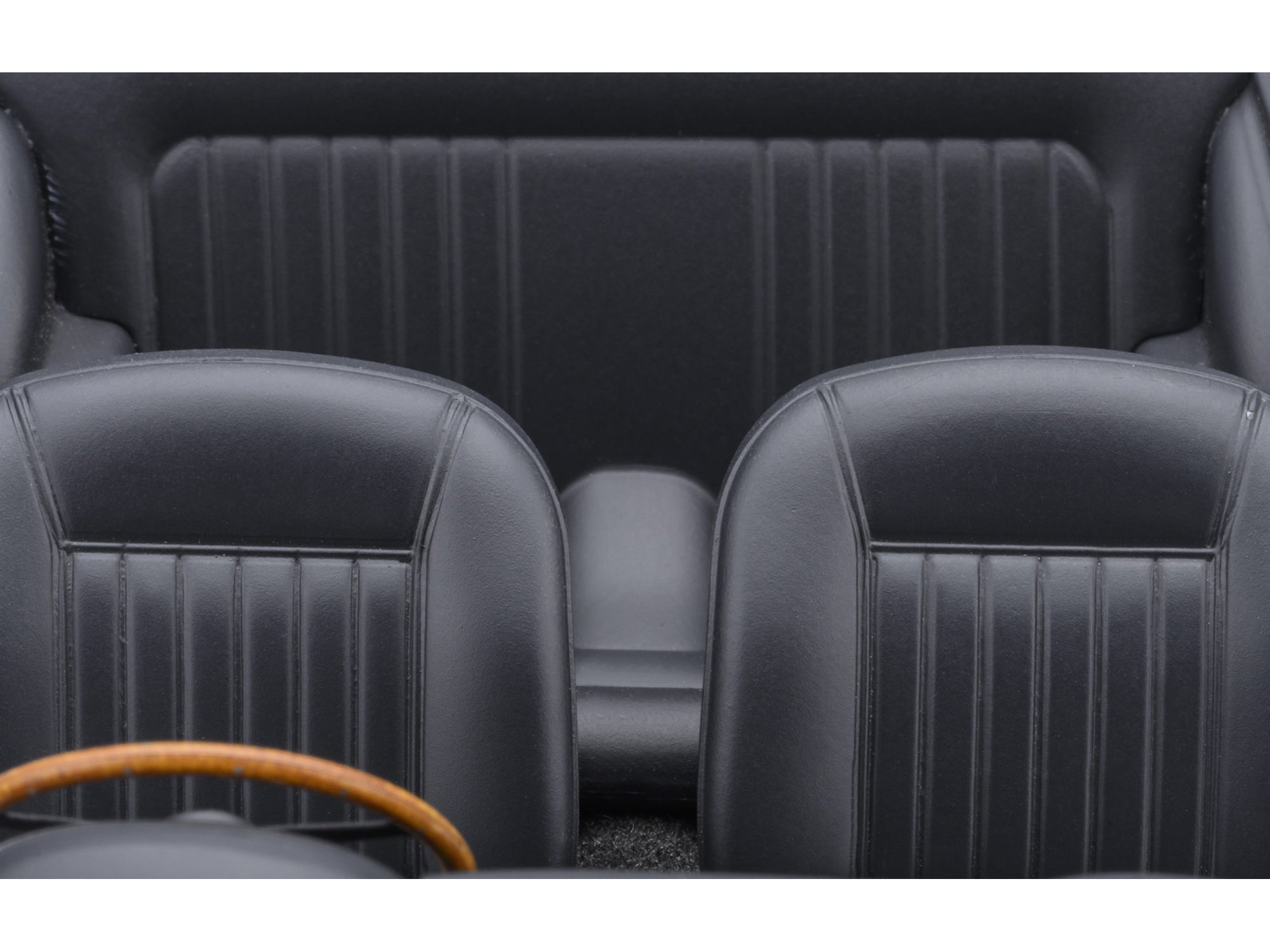 Aston Martin DB5 RHD (Right Hand Drive) Birch Silver 1/18 Model Car by Autoart - image 5