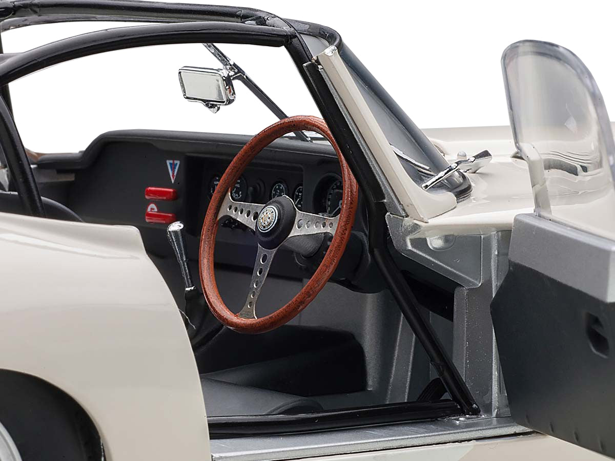 Jaguar Lightweight E Type Roadster RHD (Right Hand Drive) White 1/18 Model Car by Autoart - image 3