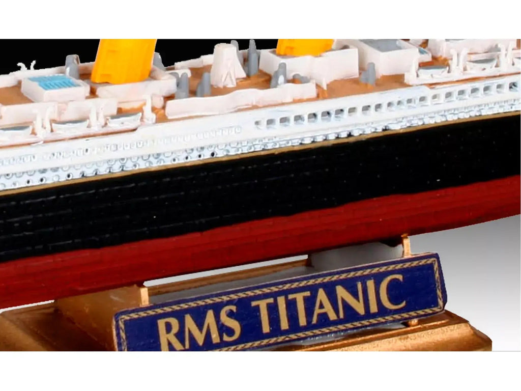 Level 4 Model Kit R.M.S. Titanic All-Included Kit 1/1200 Scale Model by Revell