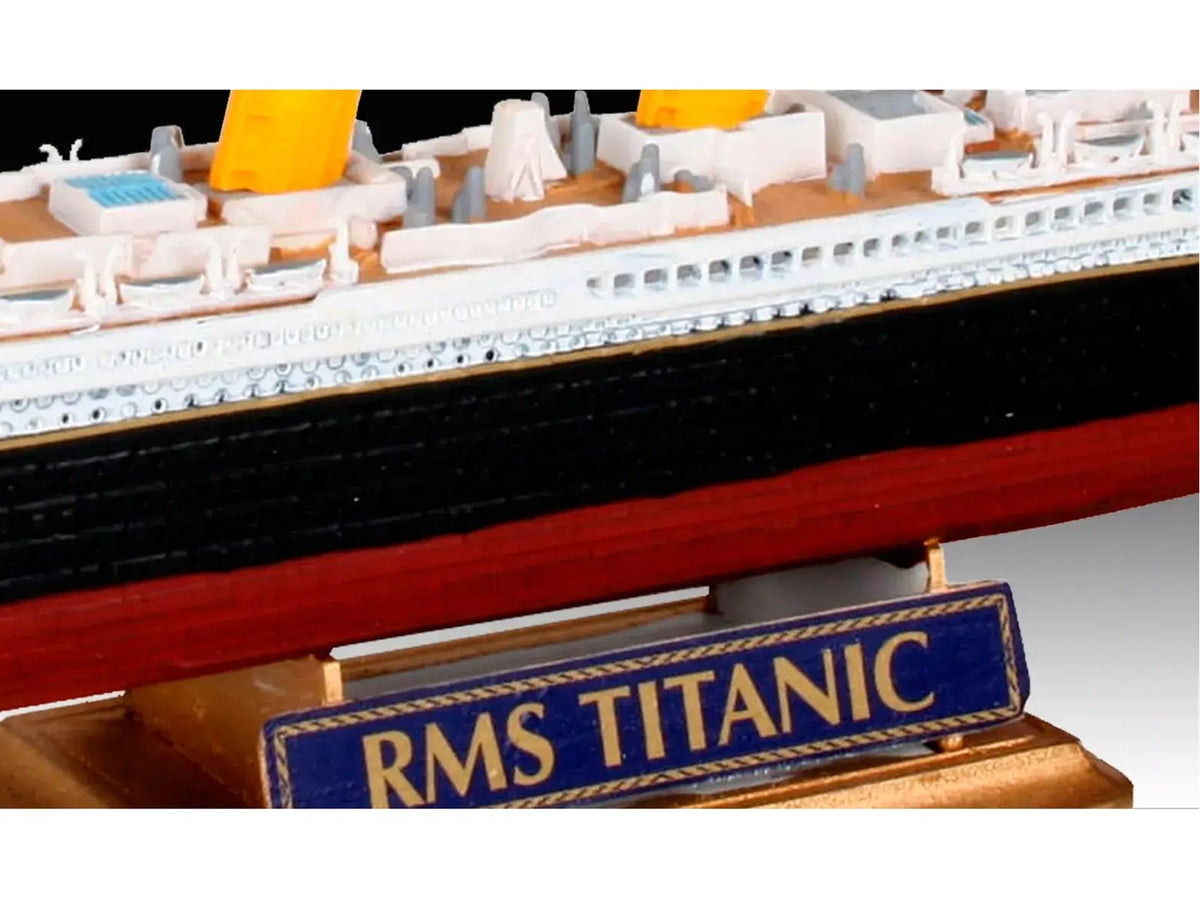 Level 4 Model Kit R.M.S. Titanic All-Included Kit 1/1200 Scale Model by Revell