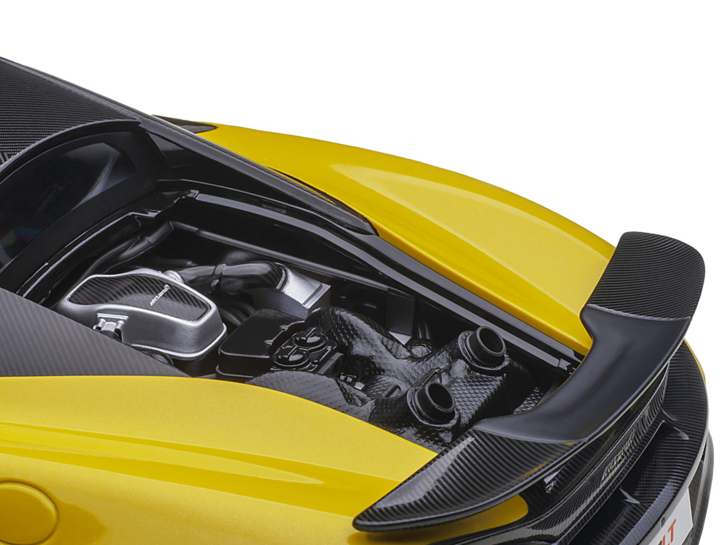 Mclaren 600LT Sicilian Yellow and Carbon 1/18 Model Car by Autoart - image 4