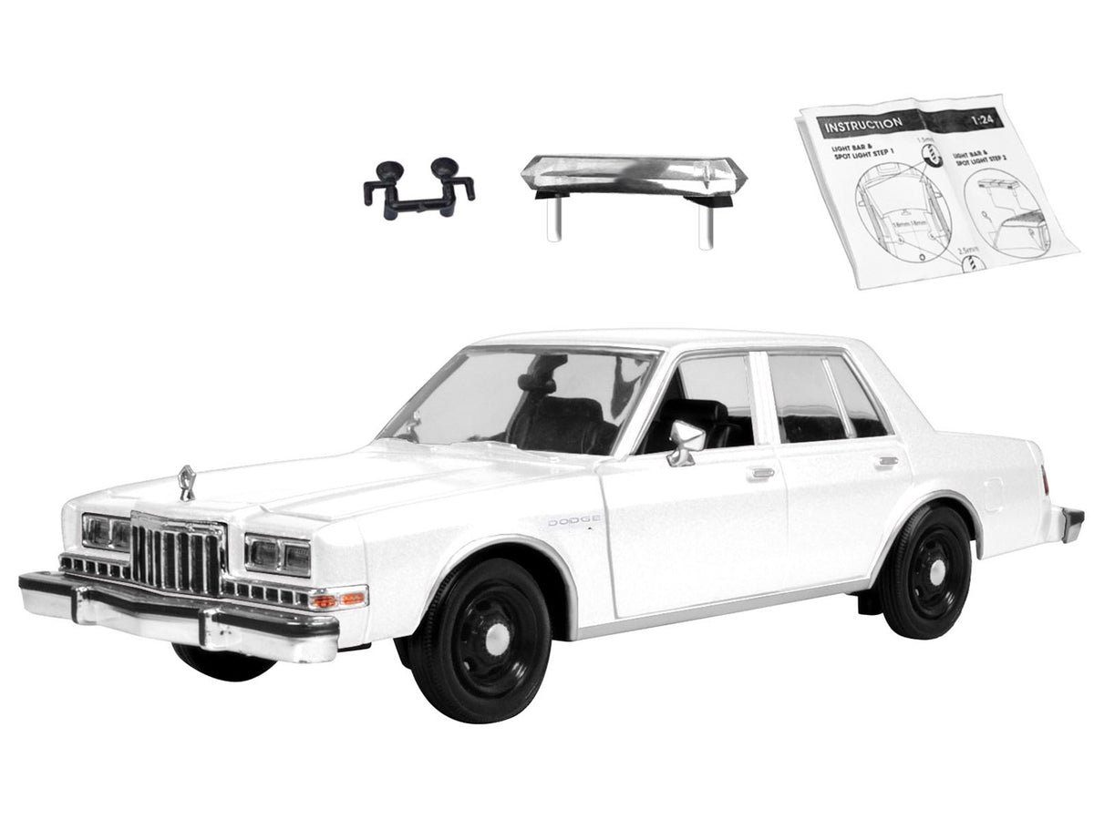 1986 Dodge Diplomat Police Car Unmarked White "Custom Builder's Kit" Series 1/24 Diecast Model Car by Motormax - image 5