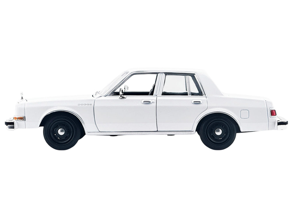 1986 Dodge Diplomat Police Car Unmarked White "Custom Builder's Kit" Series 1/24 Diecast Model Car by Motormax - image 3