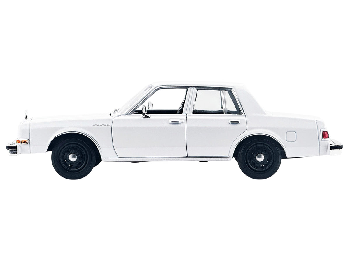 1986 Dodge Diplomat Police Car Unmarked White "Custom Builder's Kit" Series 1/24 Diecast Model Car by Motormax - image 3