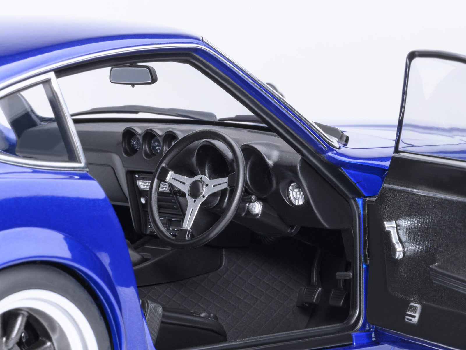Nissan Fairlady Z RHD (Right Hand Drive) "Akuma No Z" Blue Metallic "Wangan Midnight - Comic #1 Version" Manga 1/18 Model Car by Autoart - image 4
