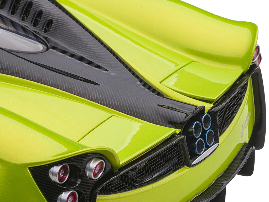 Pagani Huayra Roadster Verde Firenze Green Metallic and Carbon with Luggage Set 1/18 Model Car by Autoart - image 4
