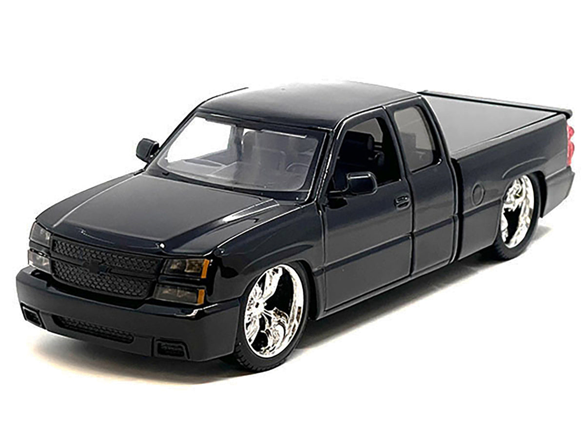 2006 Chevrolet Silverado Custom Pickup Truck Black "Die-Cast Collection" Series 1/25 Diecast Model Car by Motormax - image 2