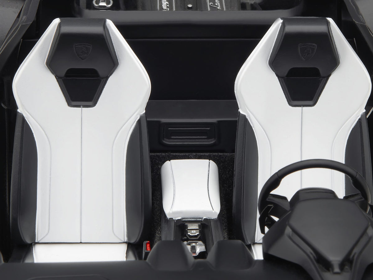 Lamborghini Huracan GT "LB-Silhouette Works" White with Black 1/18 Model Car by Autoart - image 5