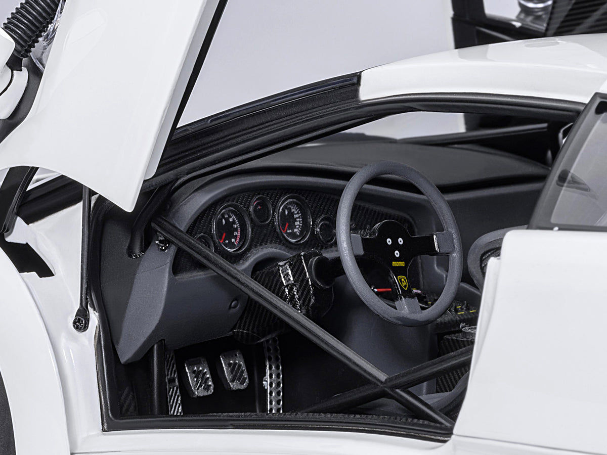 Lamborghini Diablo GTR Impact White 1/18 Model Car by Autoart - image 4