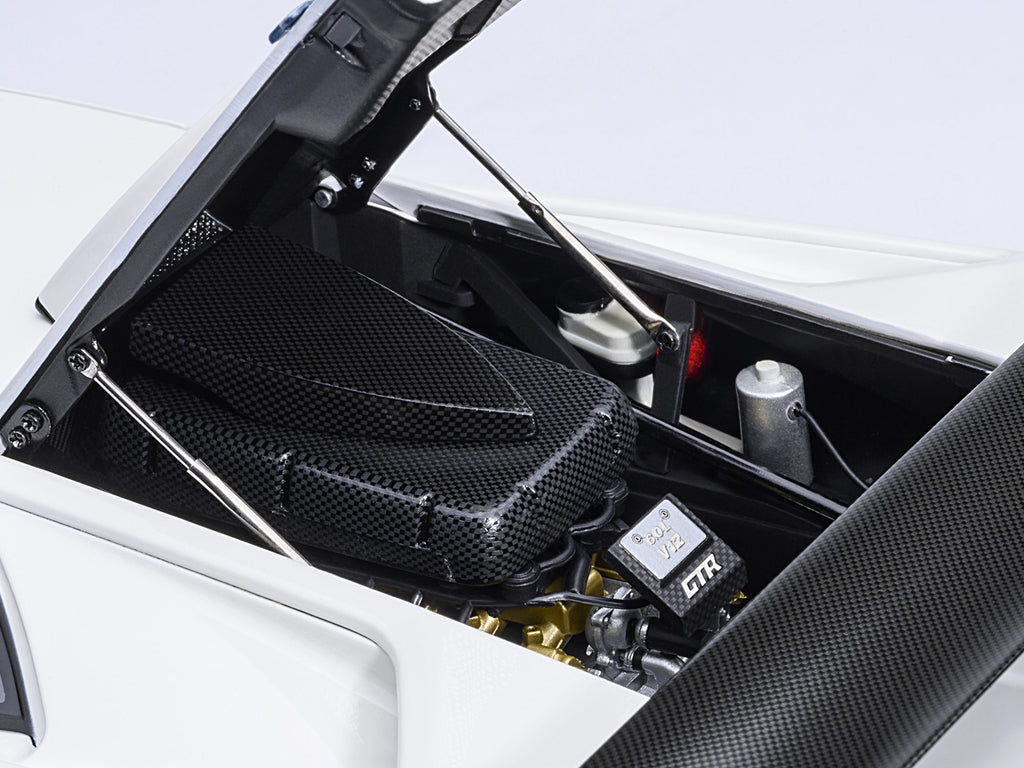 Lamborghini Diablo GTR Impact White 1/18 Model Car by Autoart - image 5